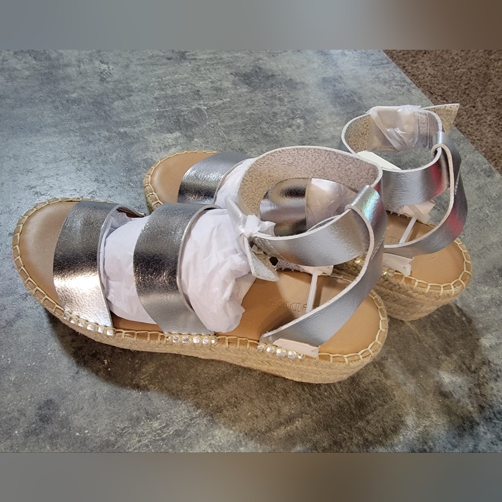 "The Drop" Women's Listilla Espadrille Wedge Sandal Silver Size 7.5